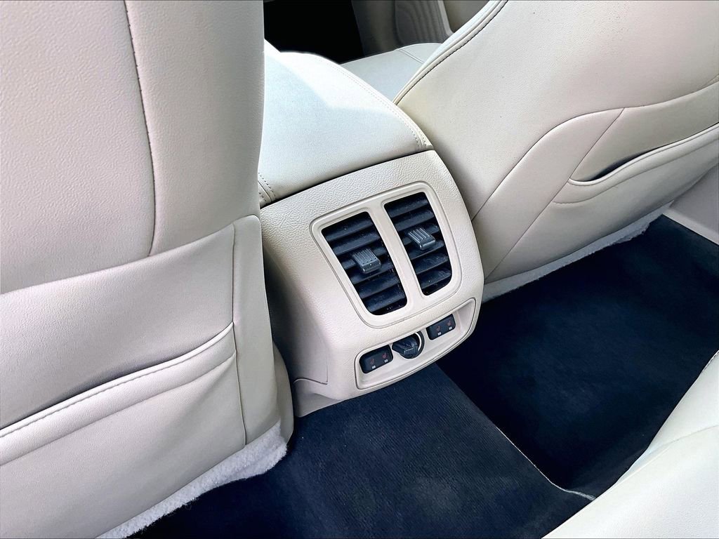 Used 2018 Ford Taurus Limited image 26