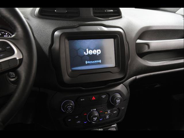 Used 2018 Jeep Renegade Latitude w/ Cold Weather Group FWD image 9