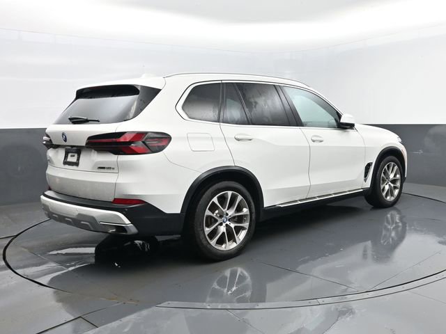 Used 2024 BMW X5 xDrive50e image 28