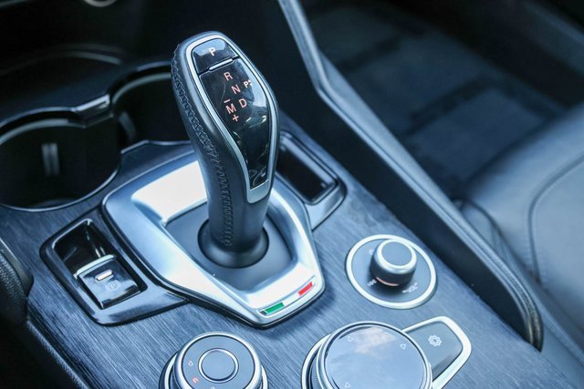 Used 2020 Alfa Romeo Giulia w/ Nero Edizione image 19