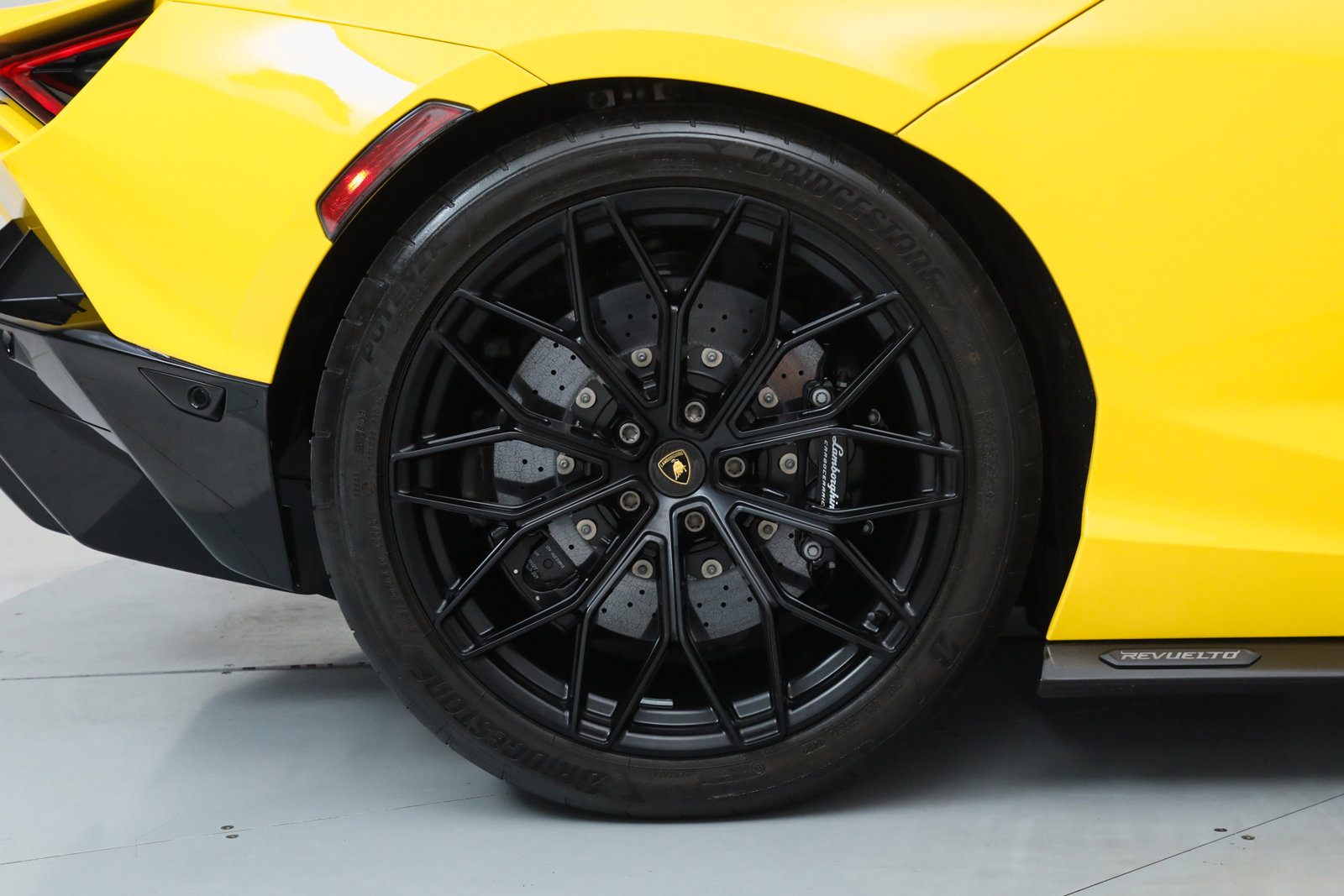 Used 2024 Lamborghini Revuelto image 36