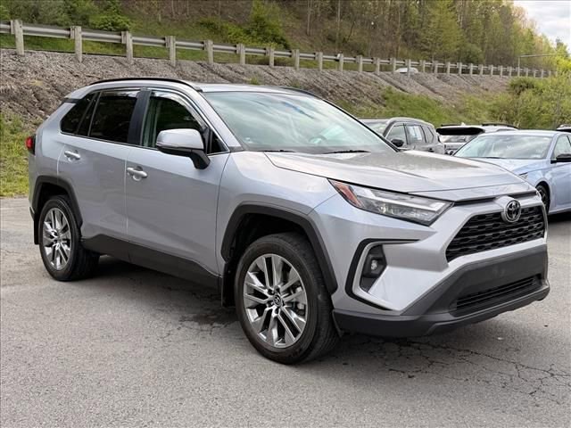 Used 2022 Toyota RAV4 XLE Premium AWD/4WD image 14