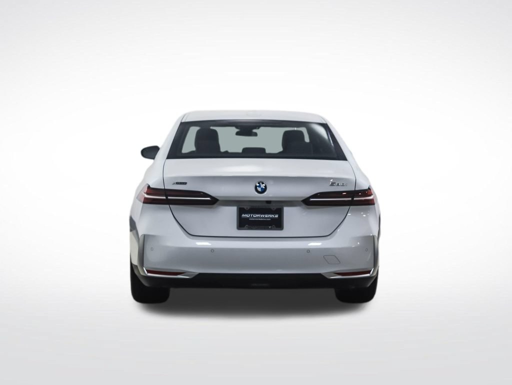 Used 2026 BMW 530i xDrive w/ Premium Package AWD/4WD image 4