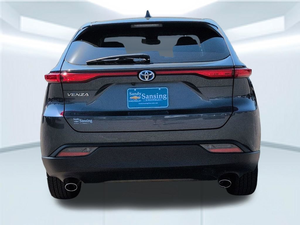 Used 2024 Toyota Venza LE AWD/4WD image 5