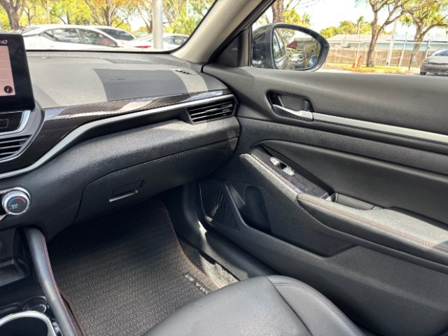 Used 2024 Nissan Altima 2.5 SR w/ SR Premium Package FWD image 17