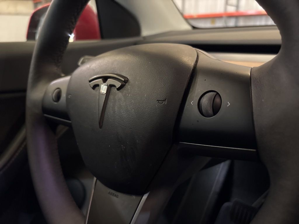 Used 2022 Tesla Model Y Long Range image 25