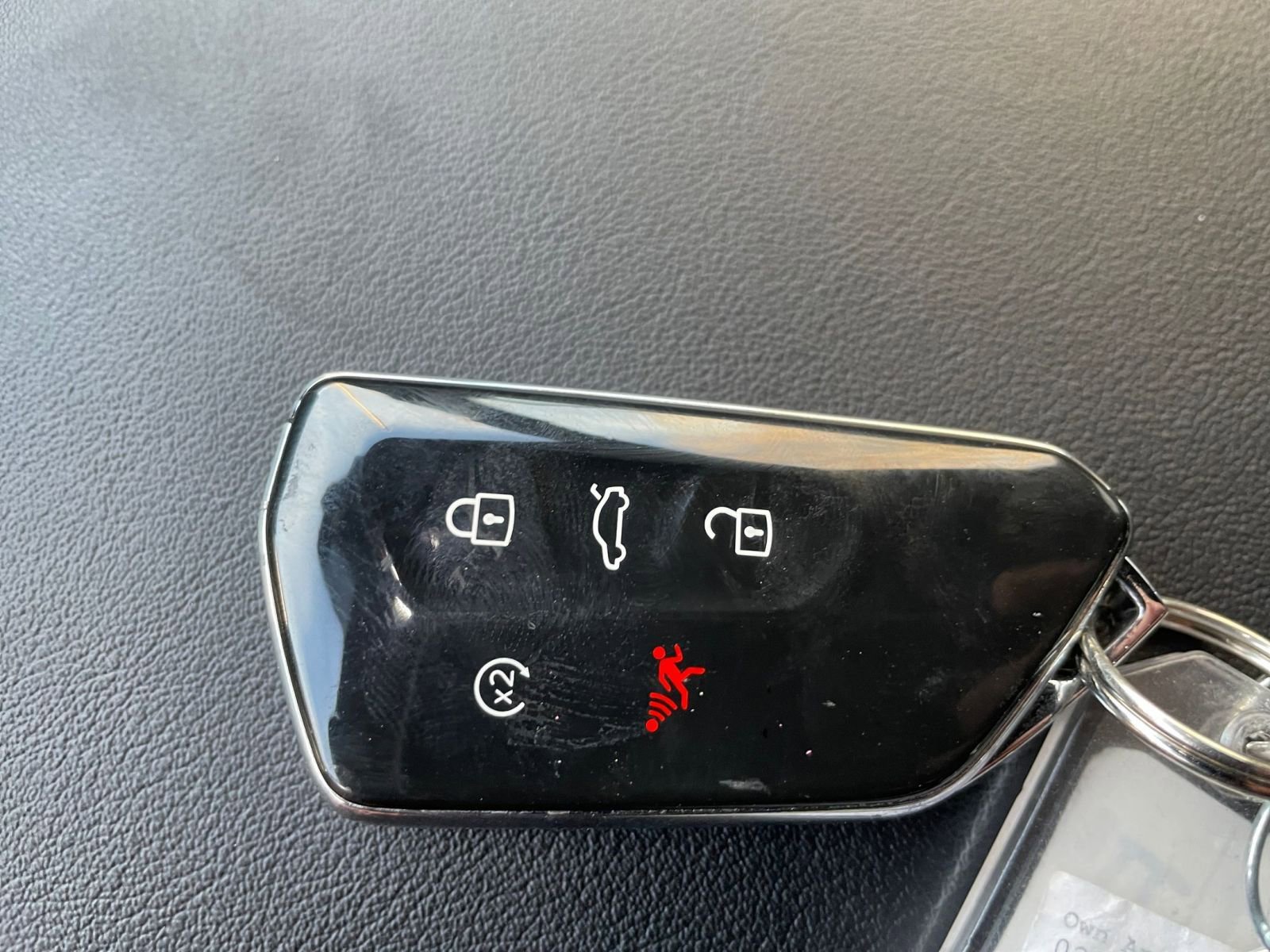 Used 2025 Volkswagen Atlas Cross Sport SE image 27