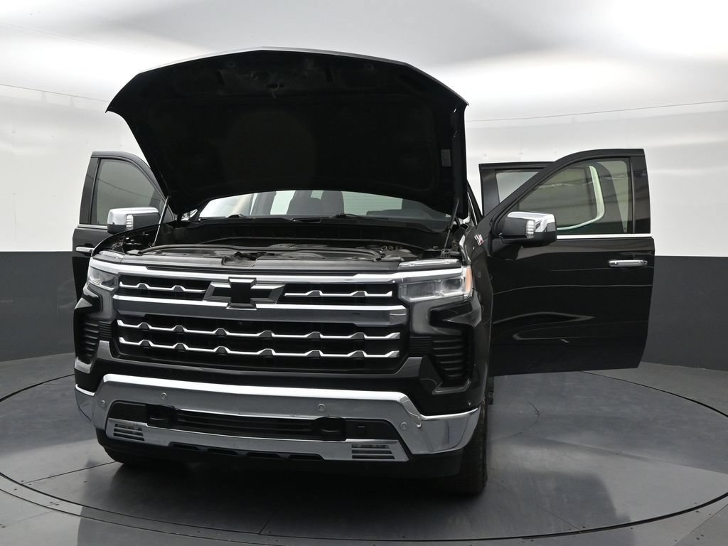 Used 2023 Chevrolet Silverado 1500 LTZ AWD/4WD image 33