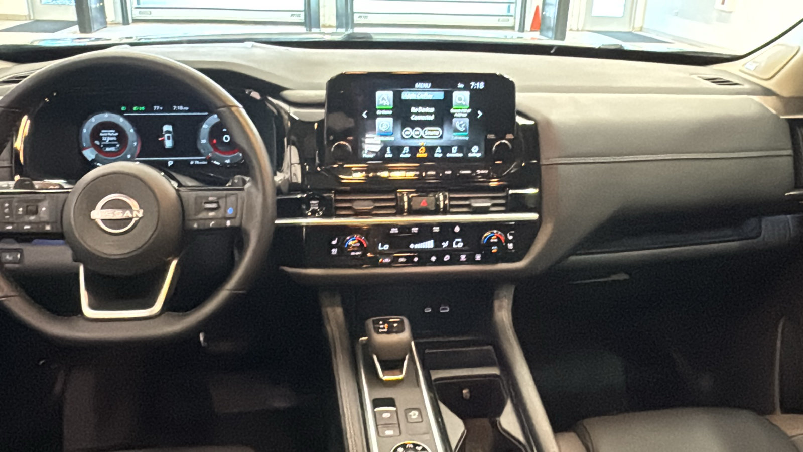 Used 2025 Nissan Pathfinder Platinum AWD/4WD image 11