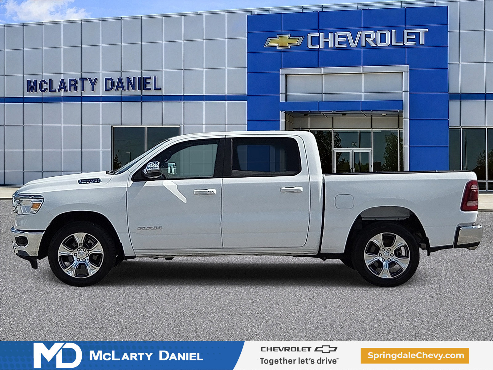 Used 2024 RAM 1500 Laramie AWD/4WD image 3
