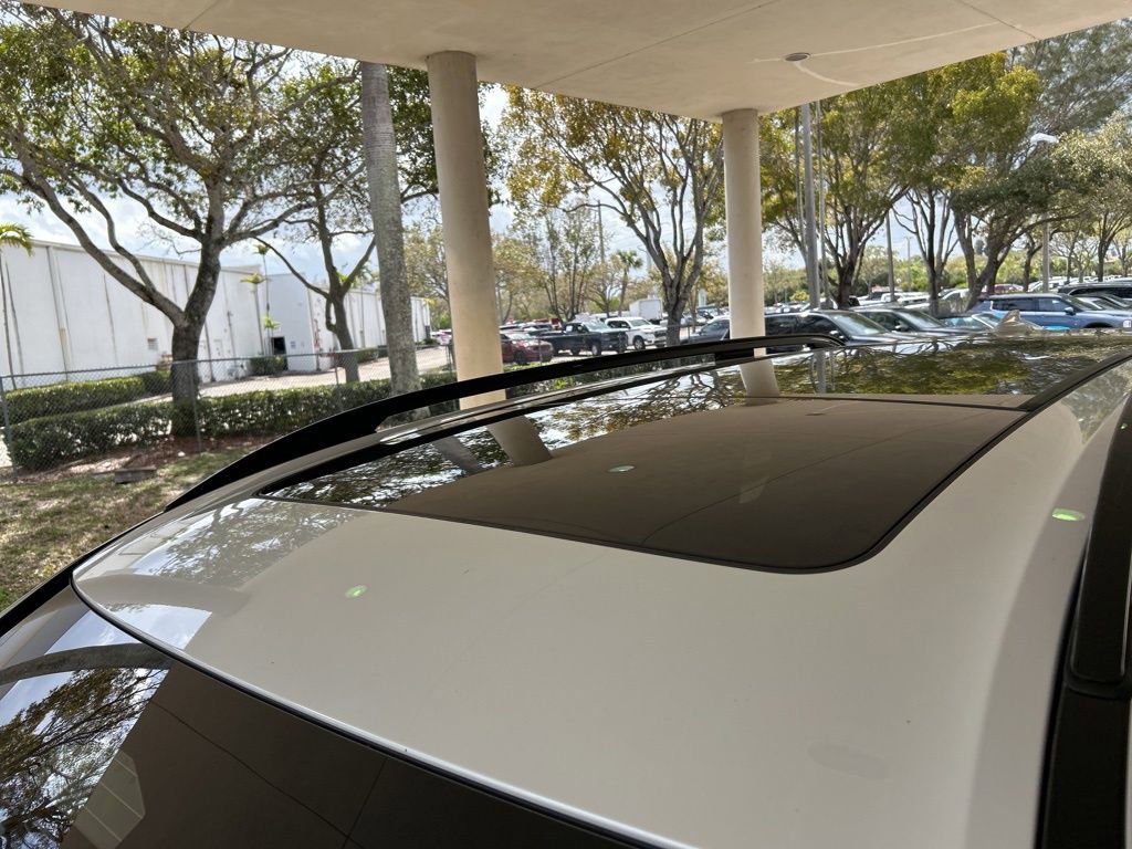 Used 2022 BMW X7 M50i image 16