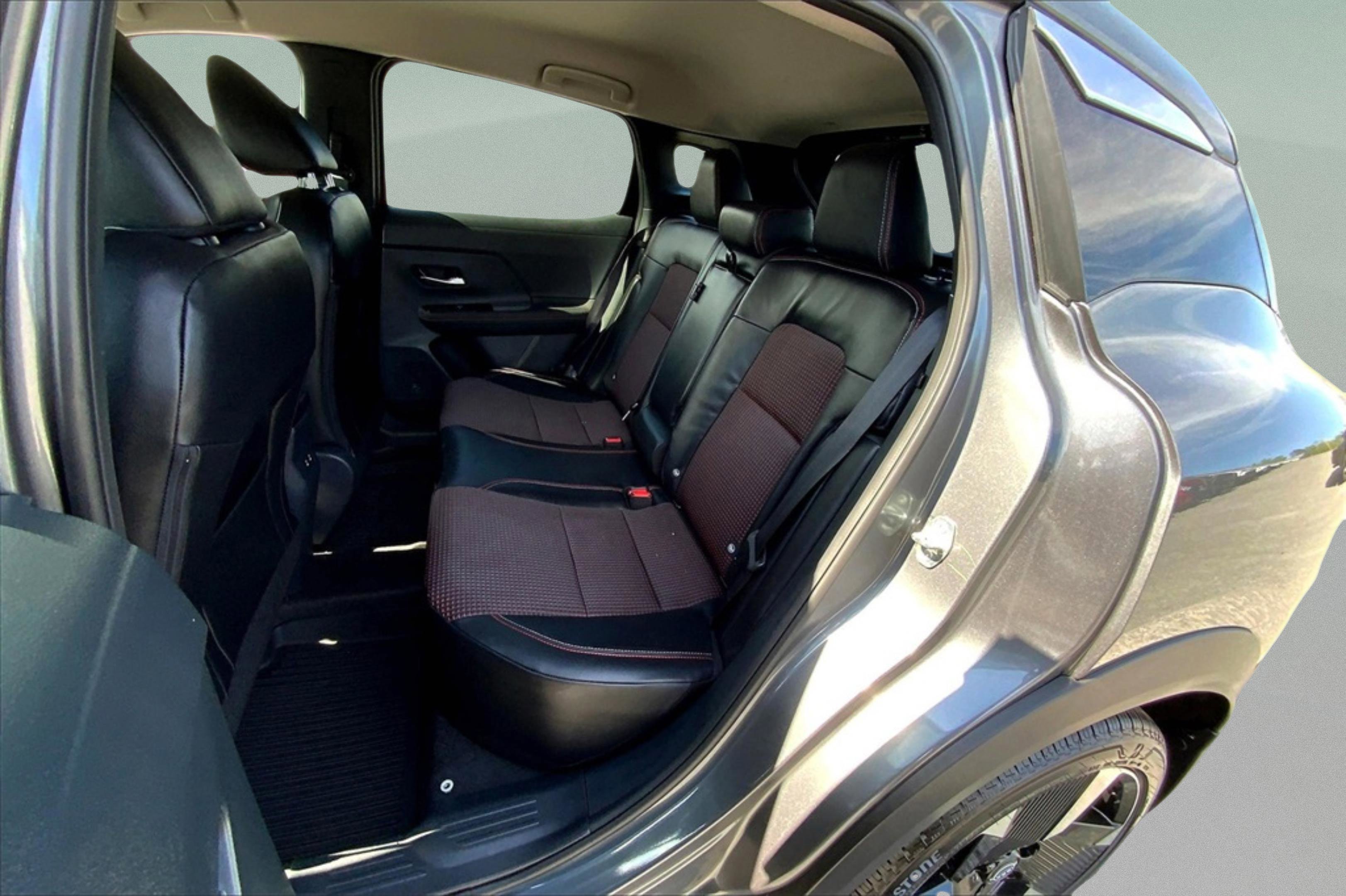 New 2025 Nissan Kicks SR image 11