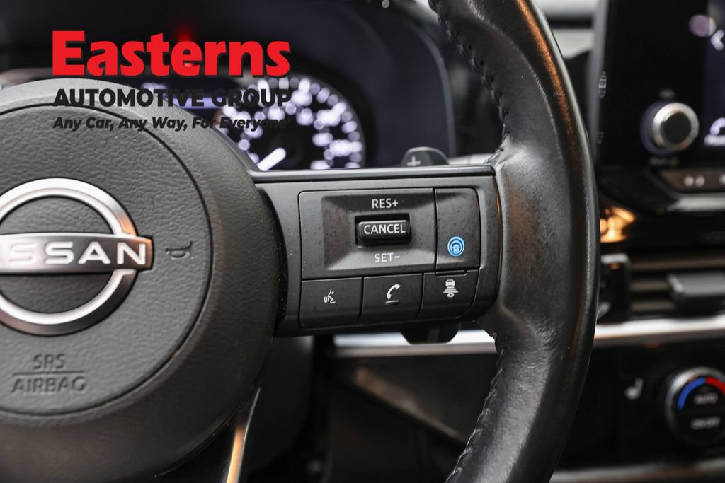 Used 2025 Nissan Pathfinder SV FWD image 18