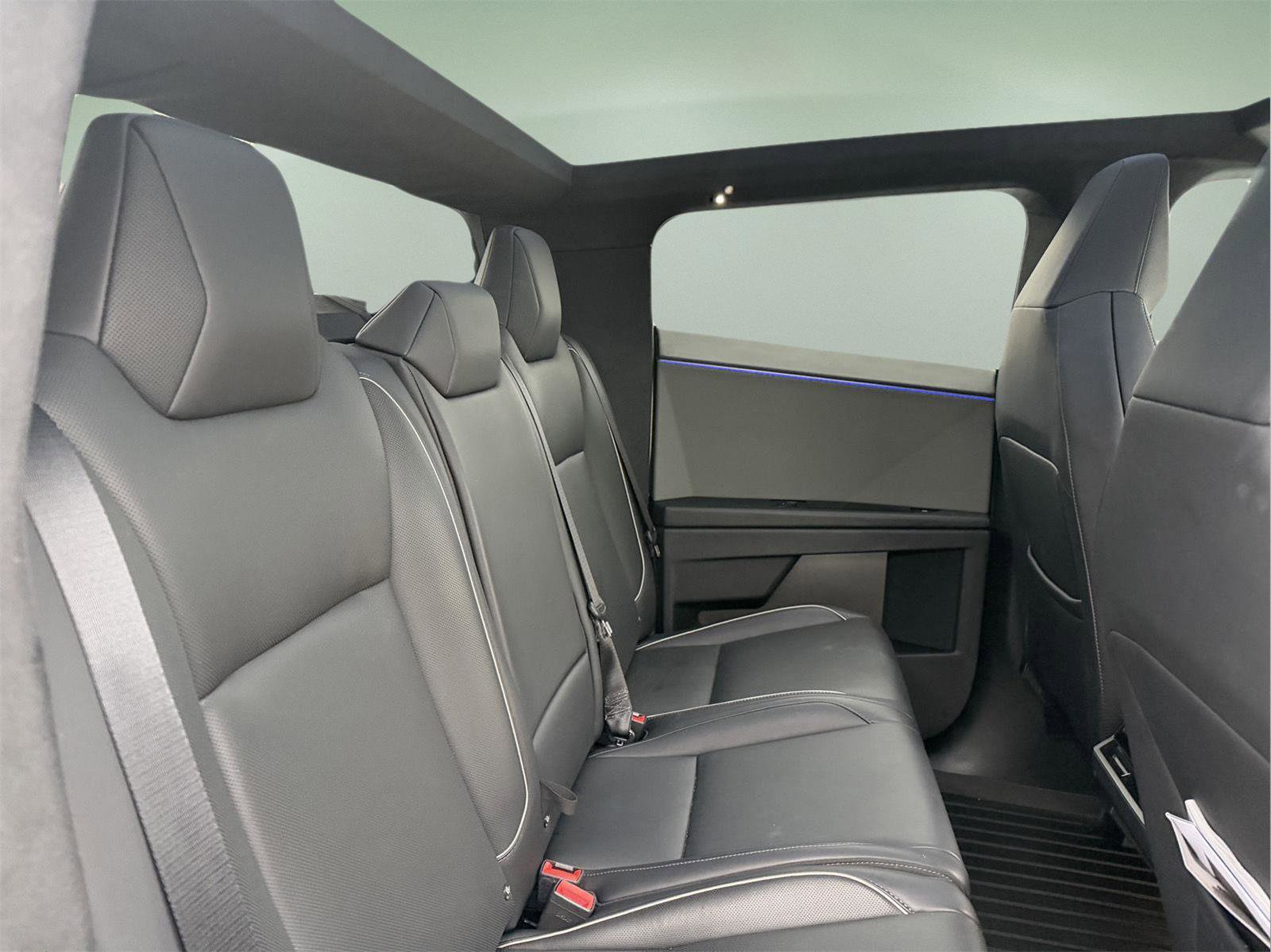 Used 2024 Tesla Cybertruck AWD Crew Cab image 30