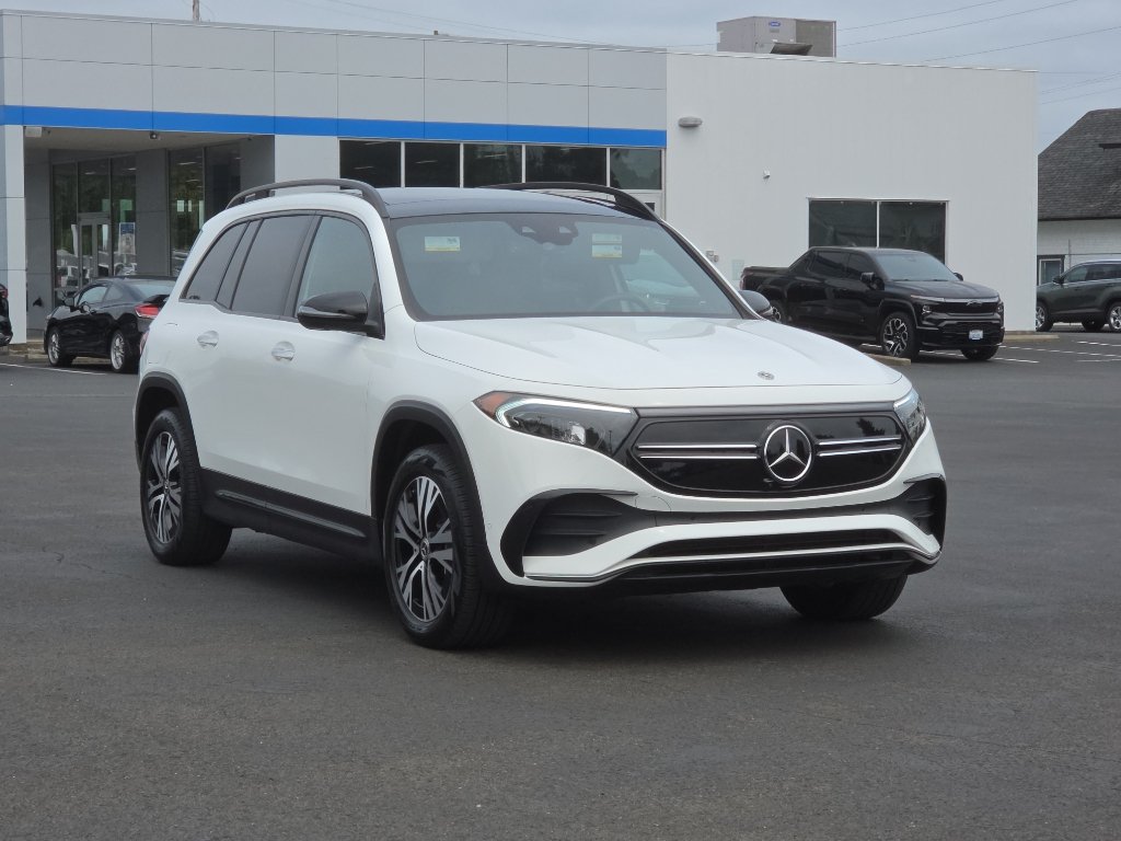 Used 2023 Mercedes-Benz EQB 300 4MATIC image 2