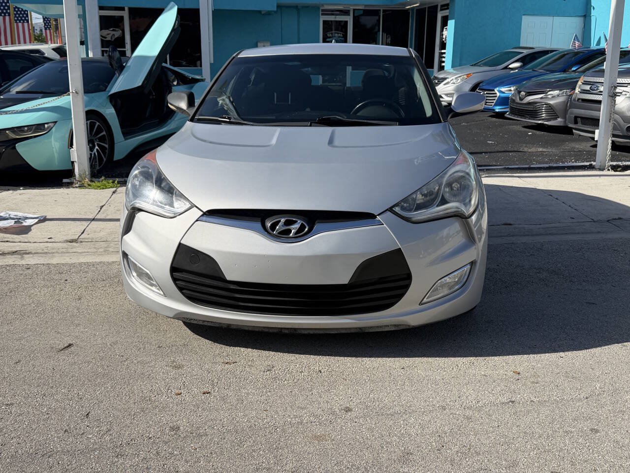 Used 2017 Hyundai Veloster FWD image 3