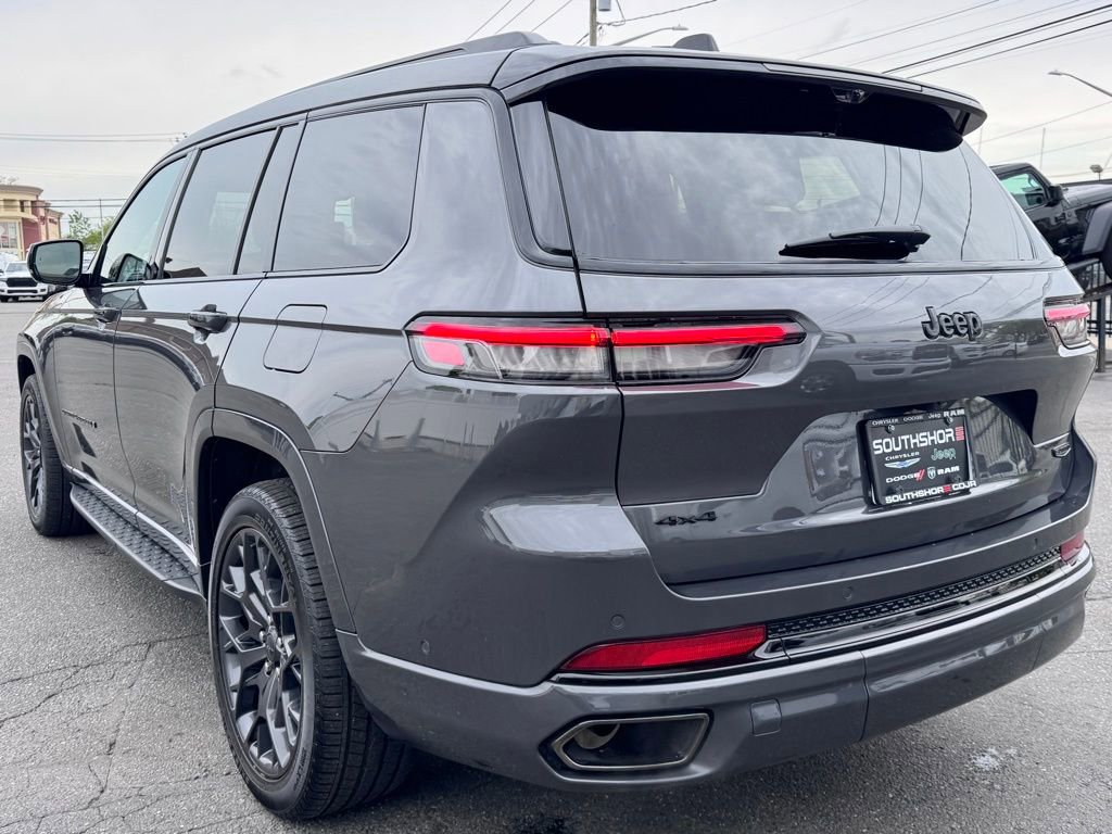Used 2025 Jeep Grand Cherokee L Summit w/ Advanced Protech Group IV AWD/4WD image 5