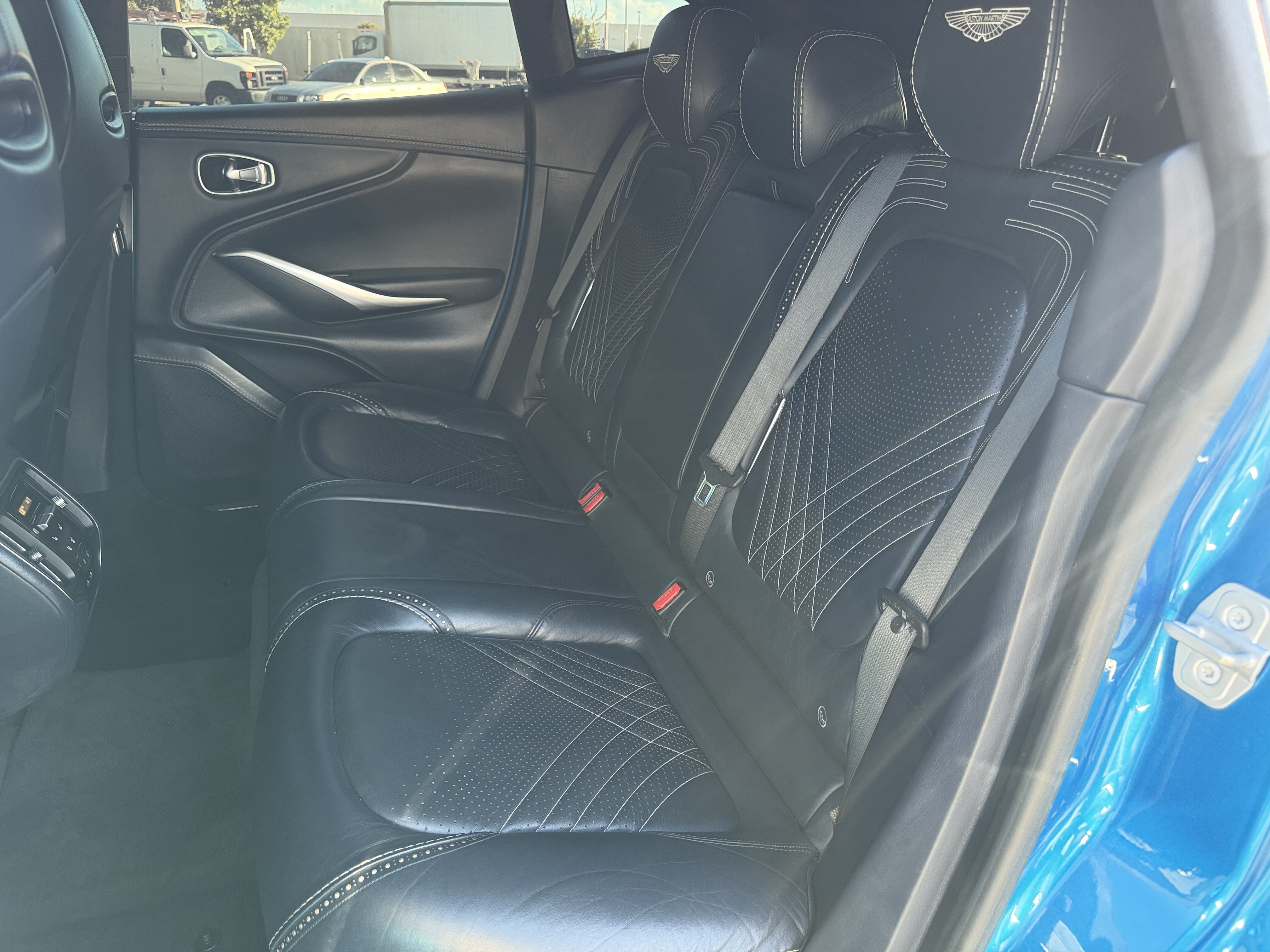Used 2021 Aston Martin DBX AWD/4WD image 22