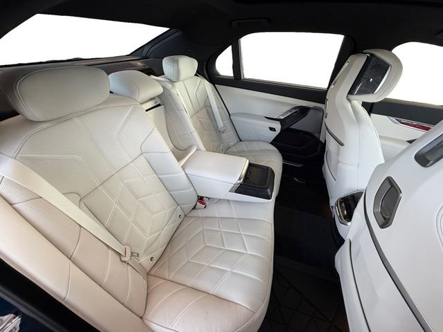 New 2026 BMW 740i xDrive w/ Executive Package image 24
