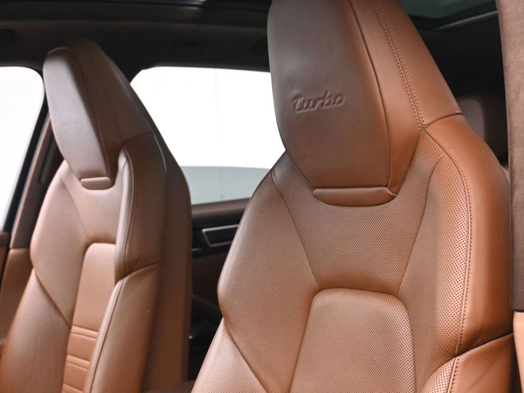 Used 2021 Porsche Cayenne Turbo w/ Premium Package Plus image 17