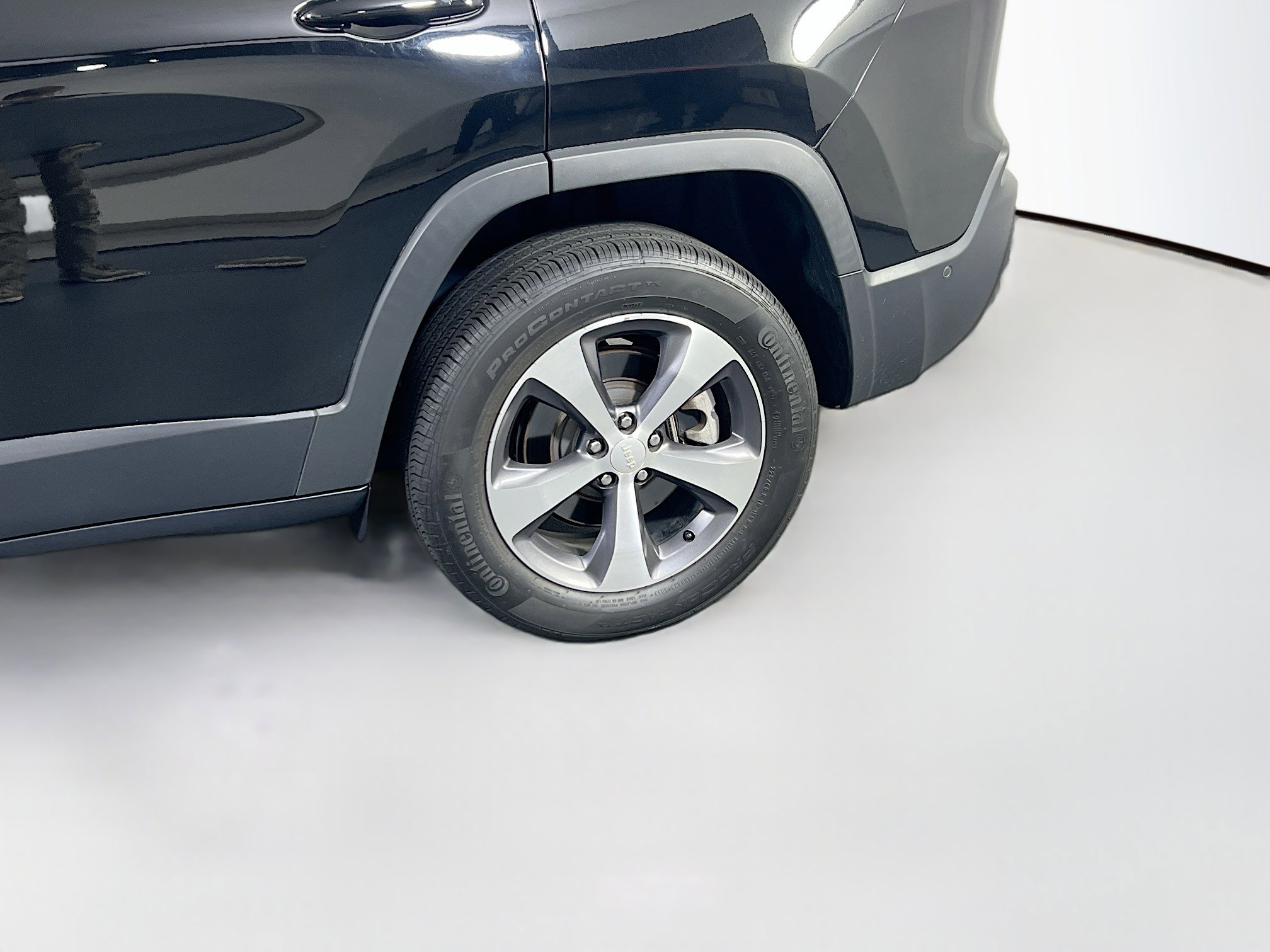 Used 2022 Jeep Cherokee Limited image 30