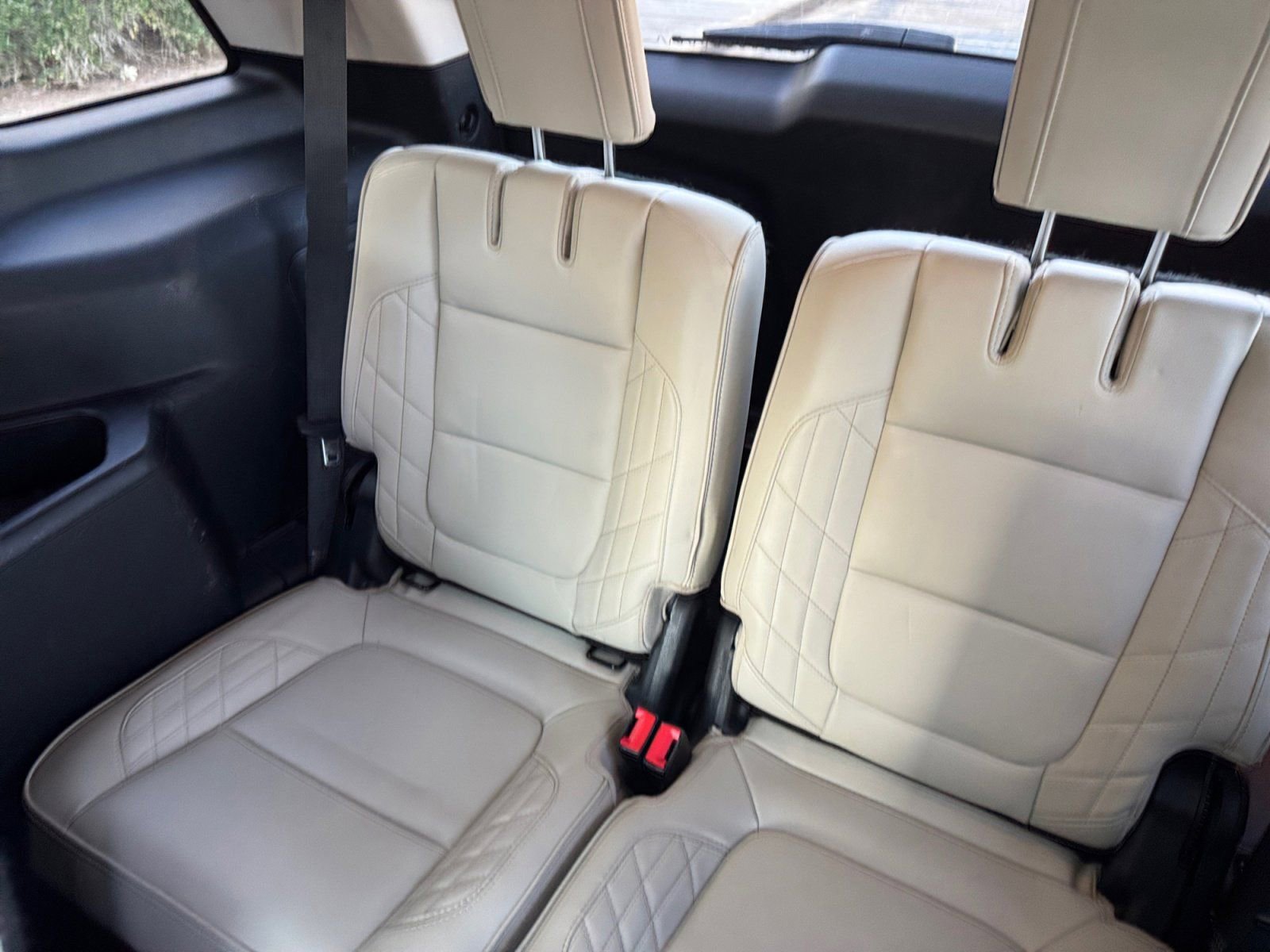 Used 2017 Ford Explorer Platinum image 19