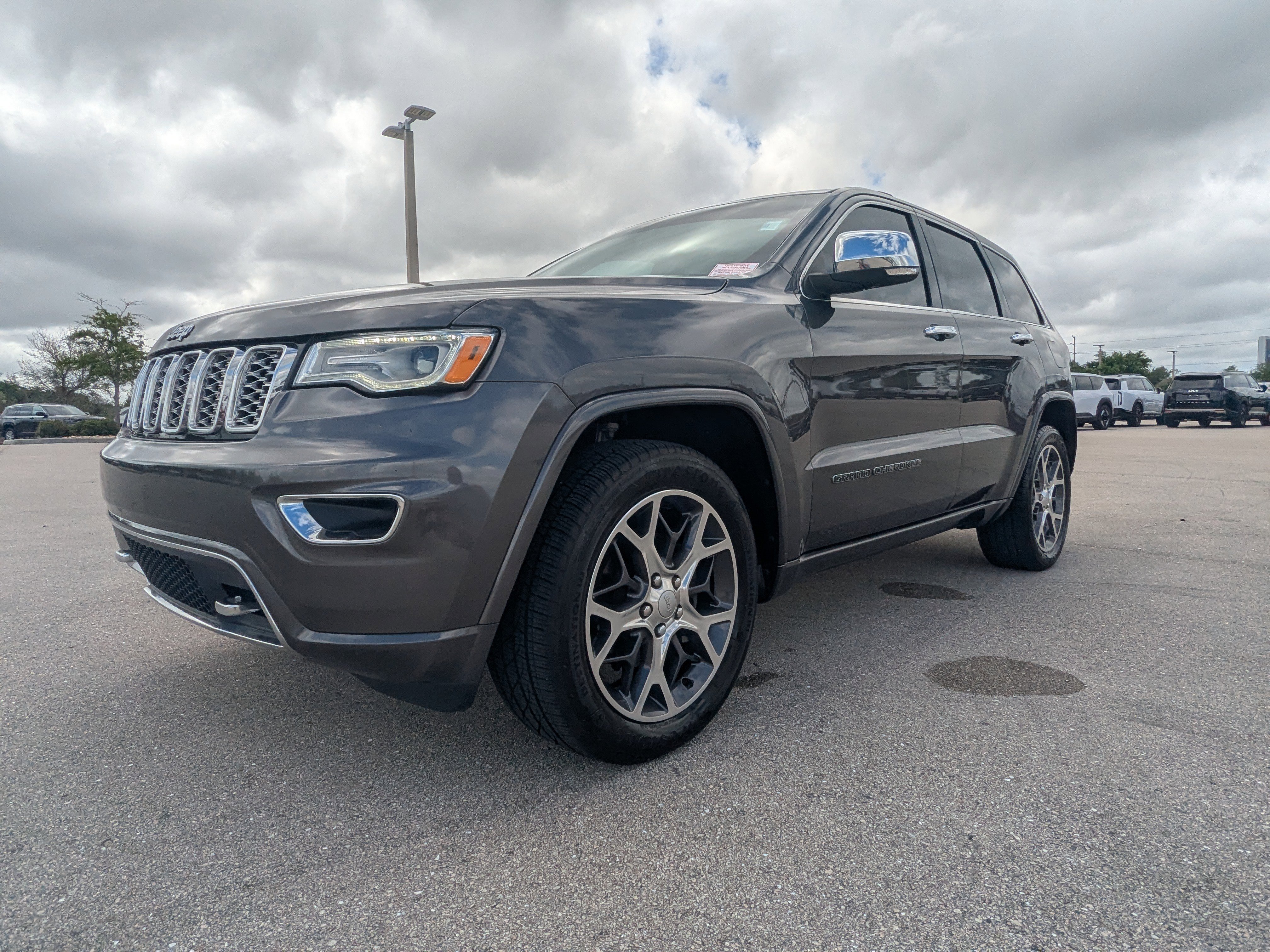 Used 2019 Jeep Grand Cherokee Overland RWD image 9