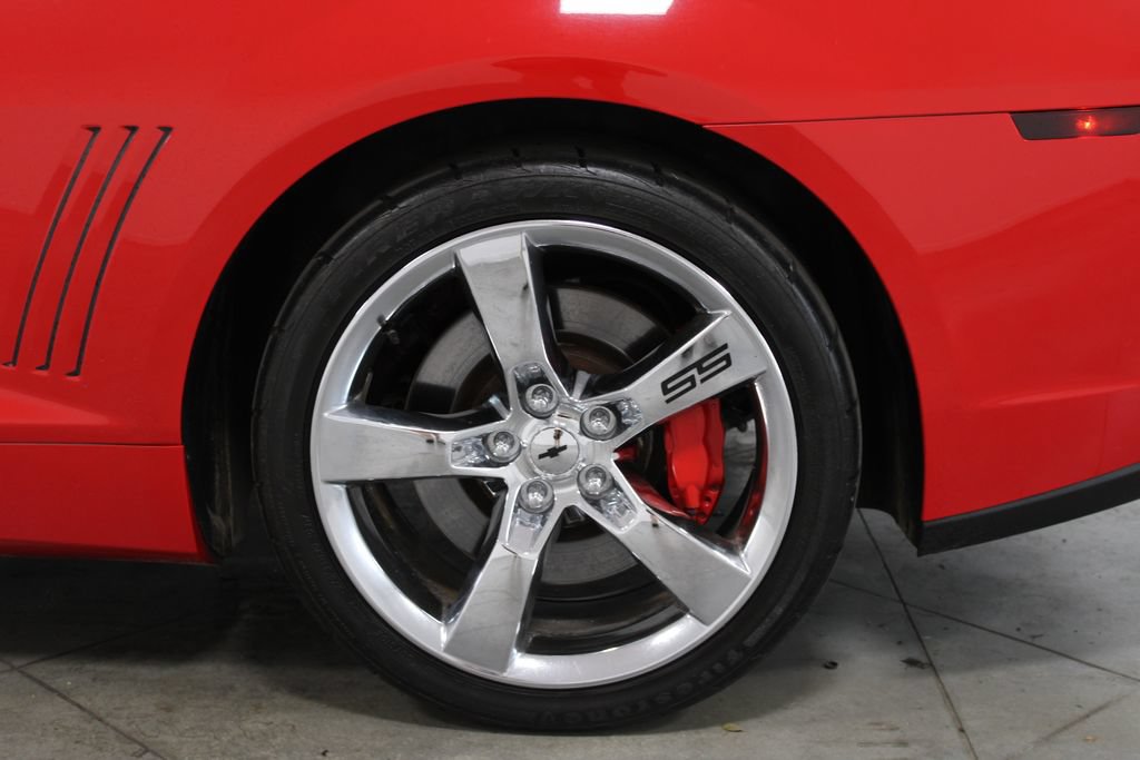 Used 2015 Chevrolet Camaro SS RWD image 16