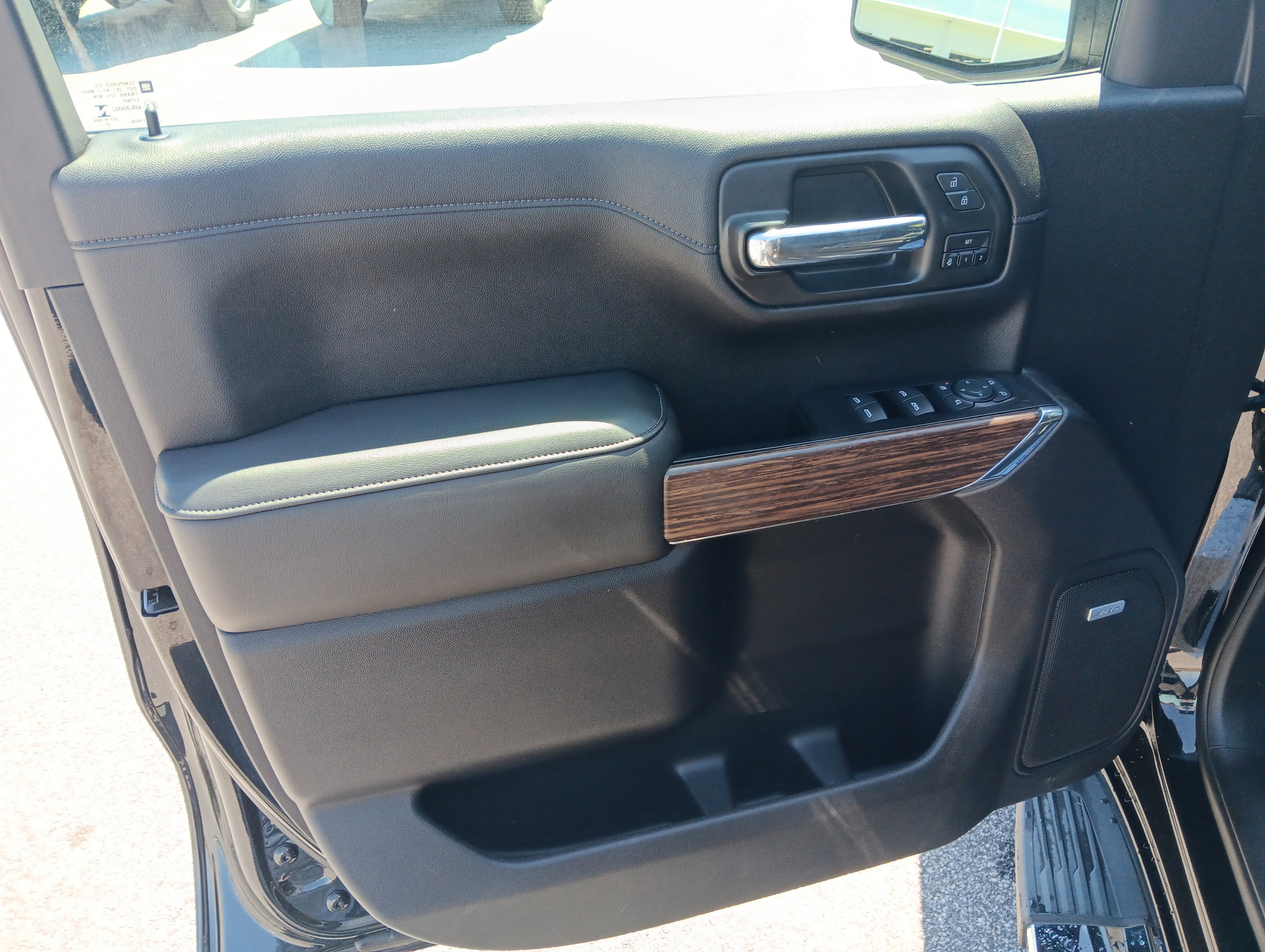 Used 2021 Chevrolet Silverado 1500 High Country w/ Technology Package image 11