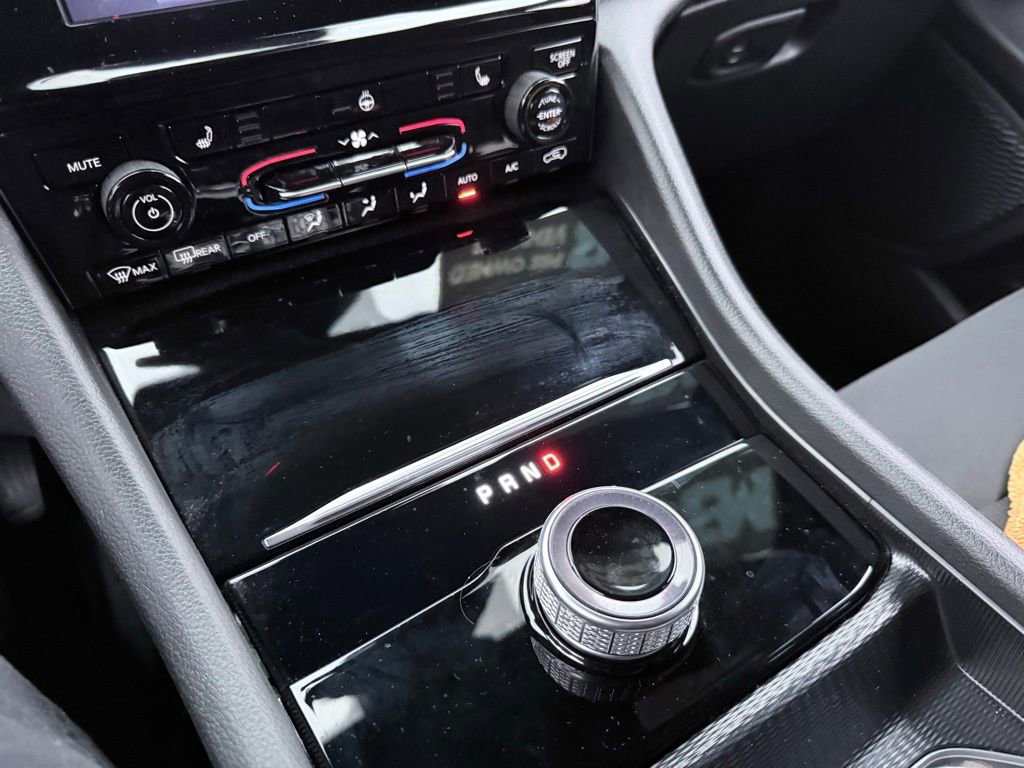 Used 2025 Jeep Grand Cherokee Laredo X w/ Luxury Tech Group I image 21