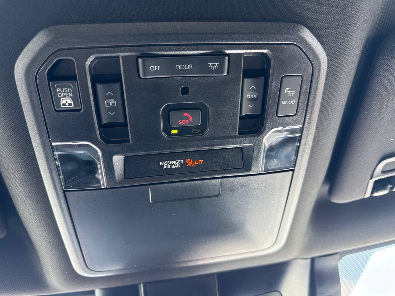 Used 2022 Toyota Tundra Platinum w/ Advanced Package AWD/4WD image 29