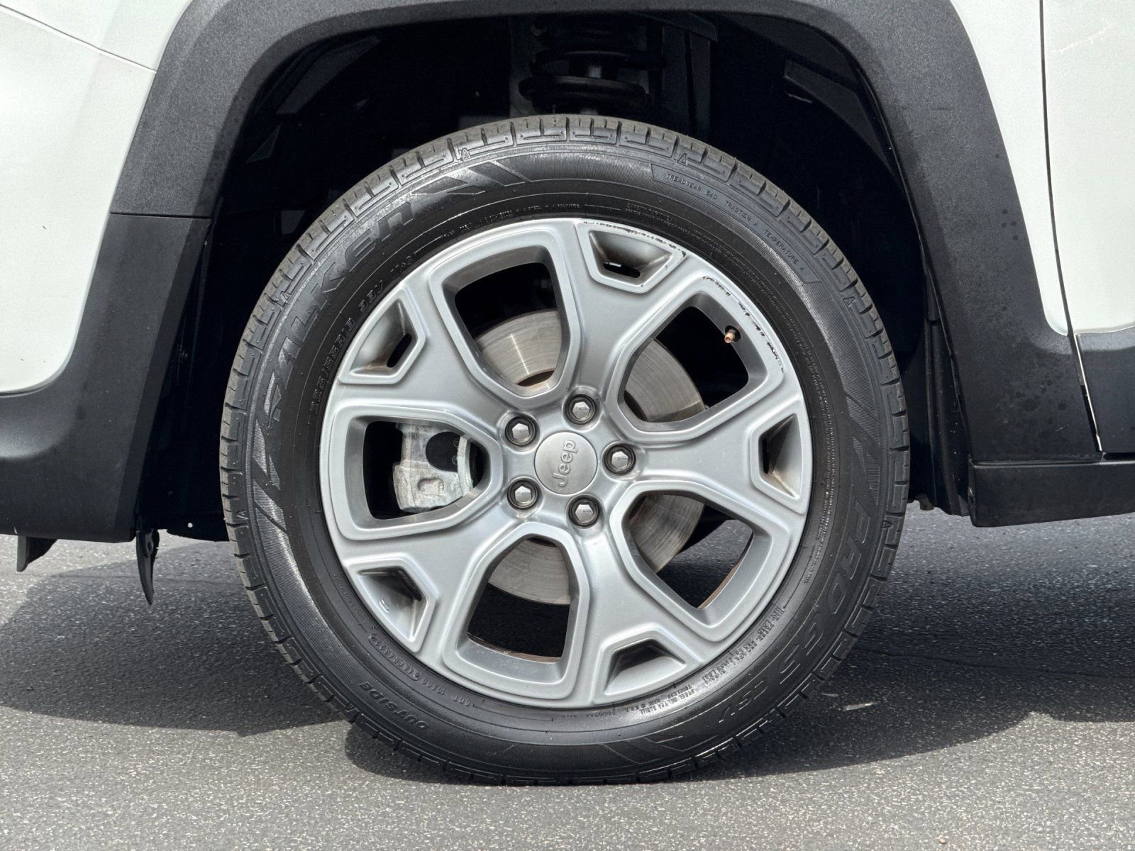 Used 2019 Jeep Renegade Limited w/ UConnect 8.4 Nav Group AWD/4WD image 25