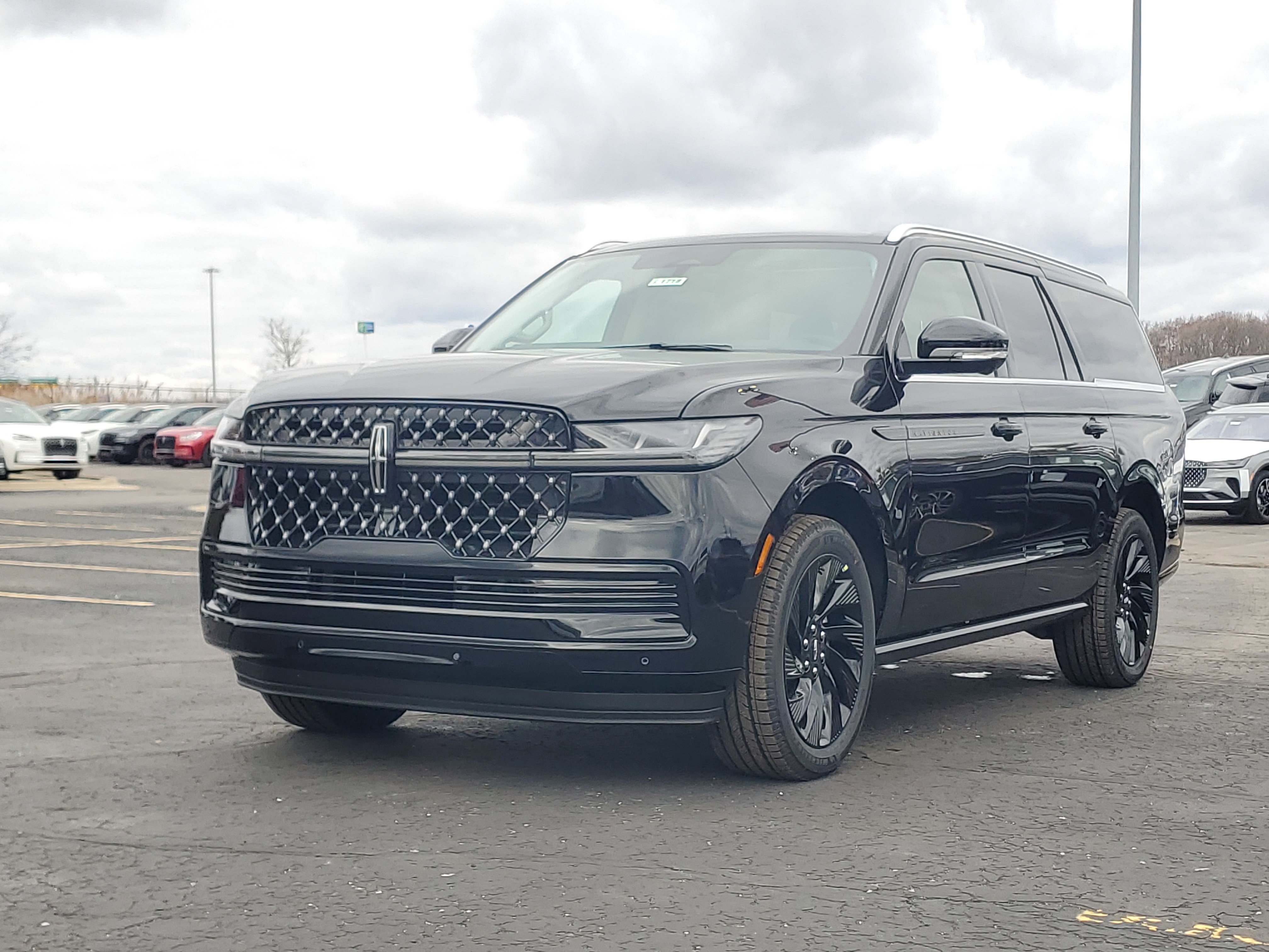 New 2025 Lincoln Navigator L Black Label video 2