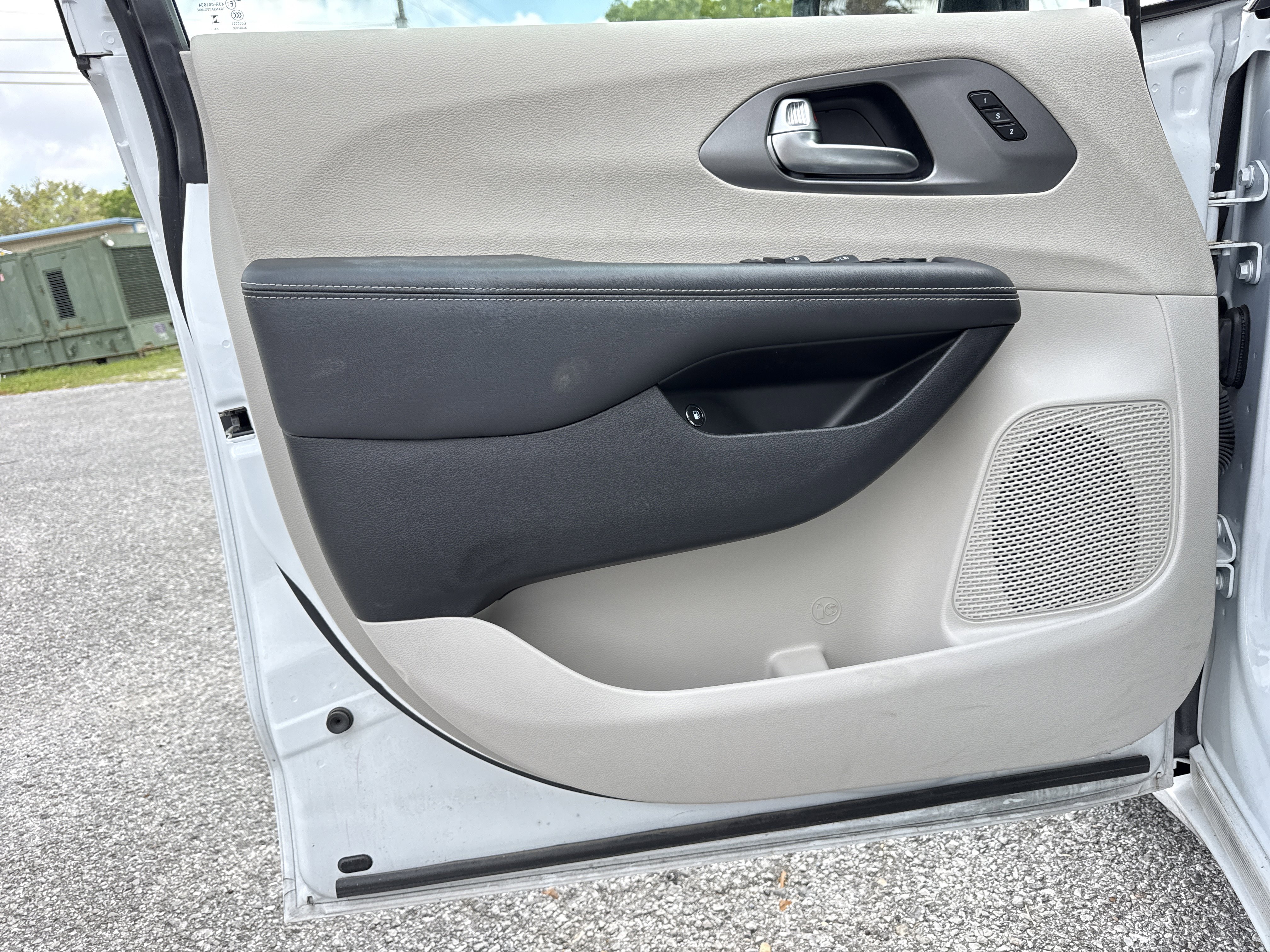 Used 2024 Chrysler Pacifica Select image 34