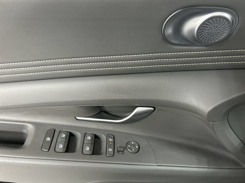Used 2024 Hyundai Elantra SEL w/ Convenience Package FWD image 11