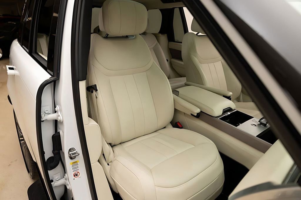 Used 2025 Land Rover Range Rover Autobiography image 35