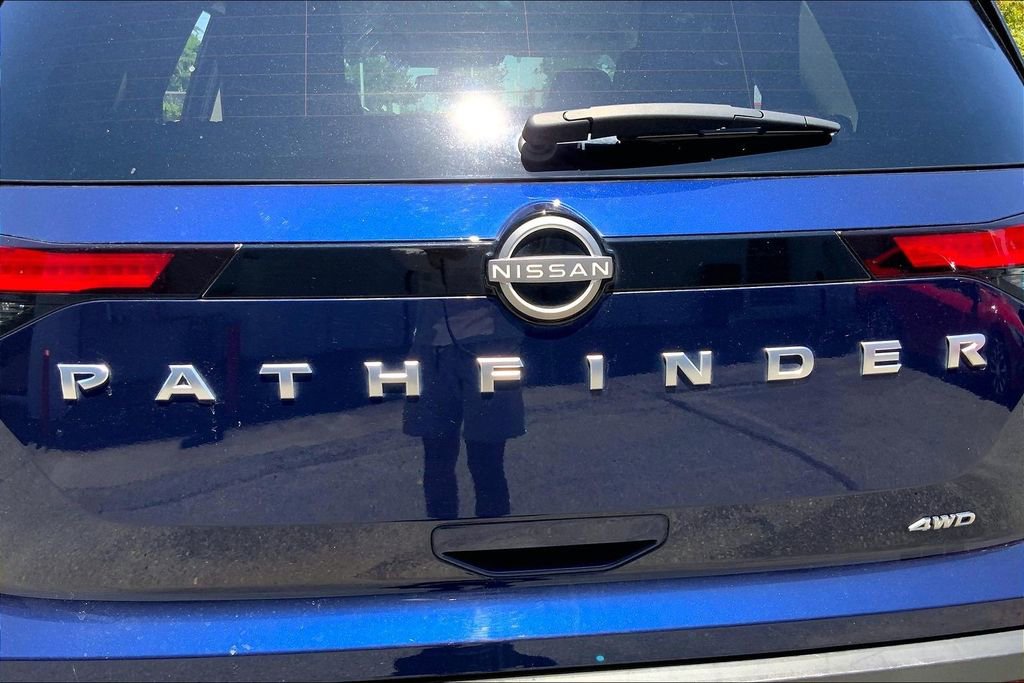 Used 2025 Nissan Pathfinder SV AWD/4WD image 23