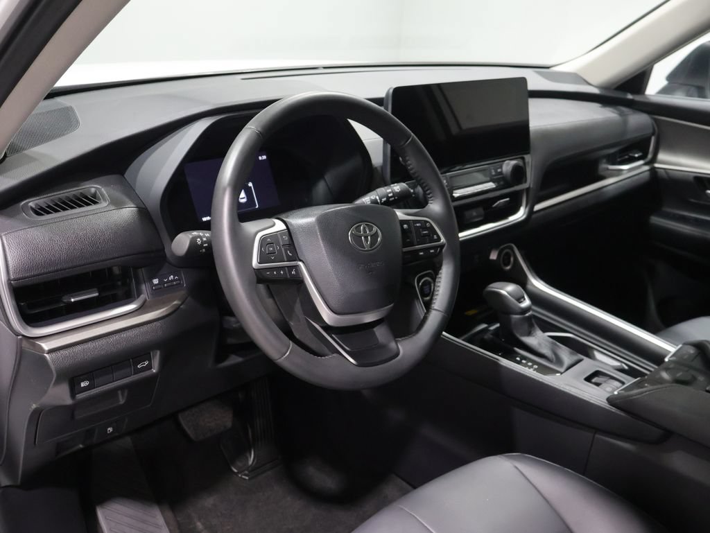 Used 2025 Toyota Grand Highlander AWD image 14