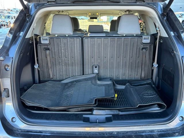 Used 2024 Toyota Highlander LE image 21