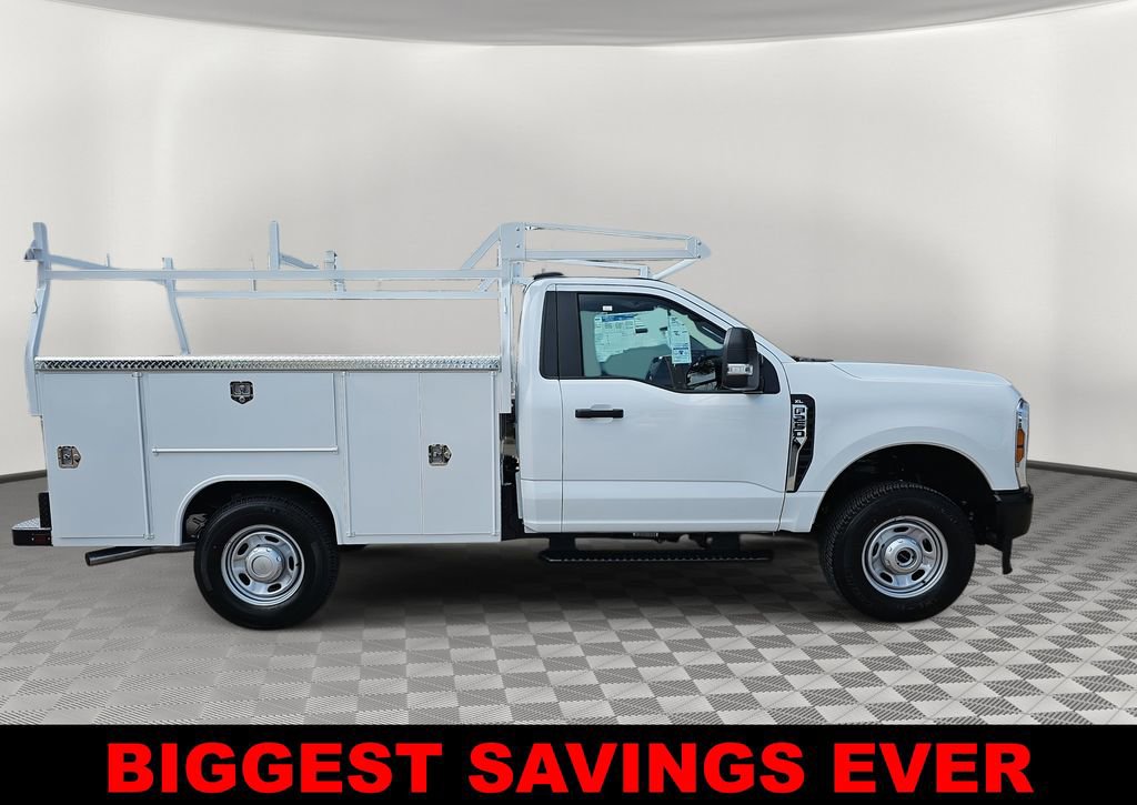 New 2025 Ford F250 XL w/ FX4 Off-Road Package image 2