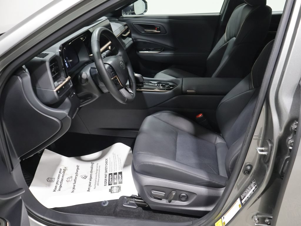 Used 2024 Toyota Crown AWD/4WD image 11