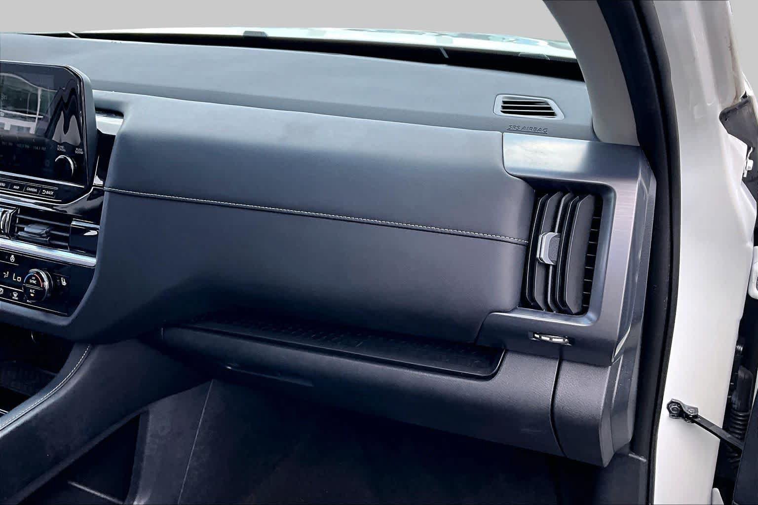 Certified 2024 Nissan Pathfinder SL FWD image 17