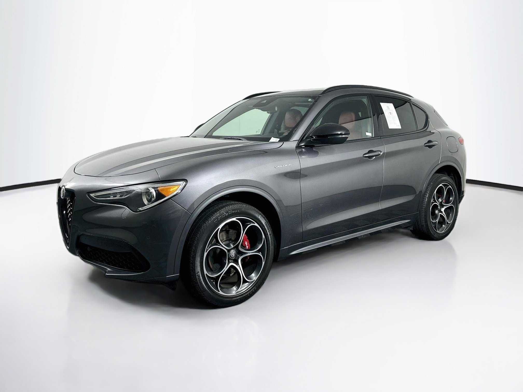 Used 2023 Alfa Romeo Stelvio Veloce AWD/4WD image 3