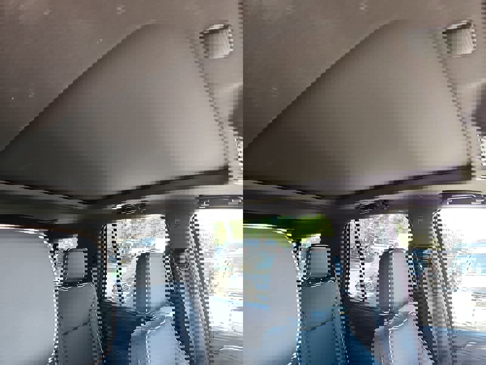 Used 2023 GMC Yukon SLT w/ SLT Premium Package image 25