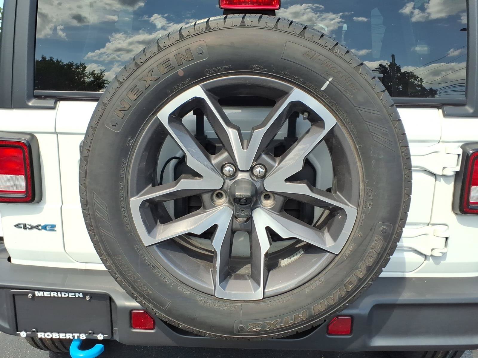 Used 2024 Jeep Wrangler Unlimited AWD/4WD image 14