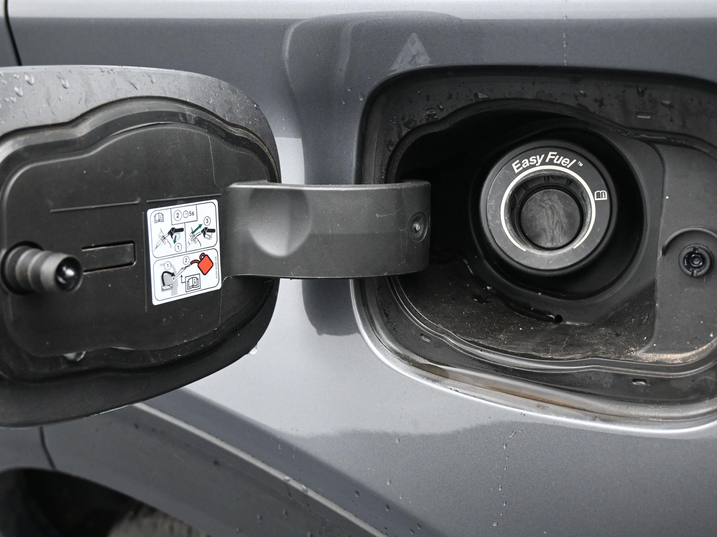 Used 2023 Ford Explorer XLT RWD image 11
