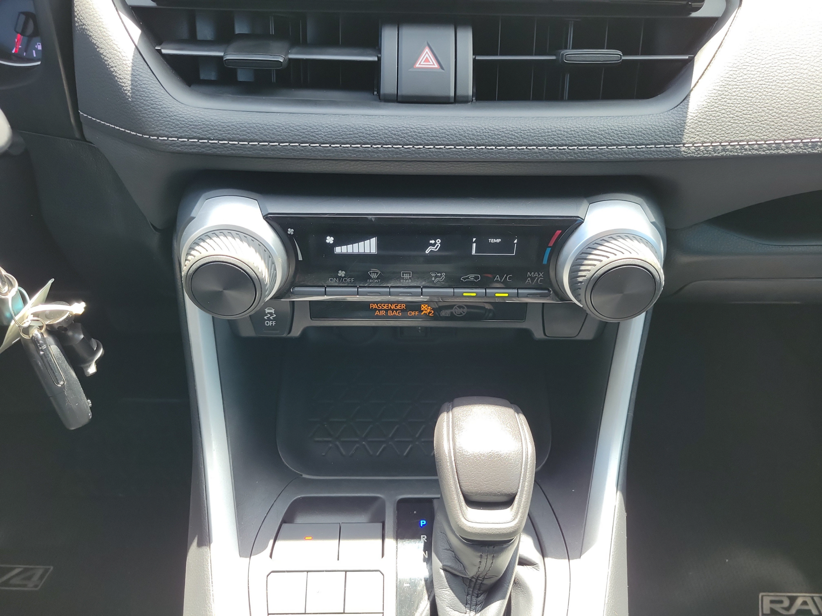 Used 2019 Toyota RAV4 LE FWD image 15