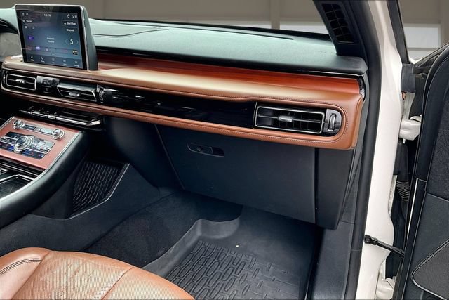 Used 2021 Lincoln Aviator Reserve w/ Equipment Group 201A AWD/4WD image 17