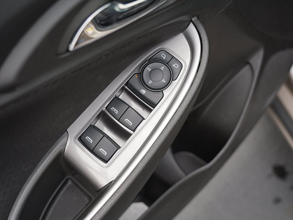 Used 2023 Chevrolet Malibu LT FWD image 16