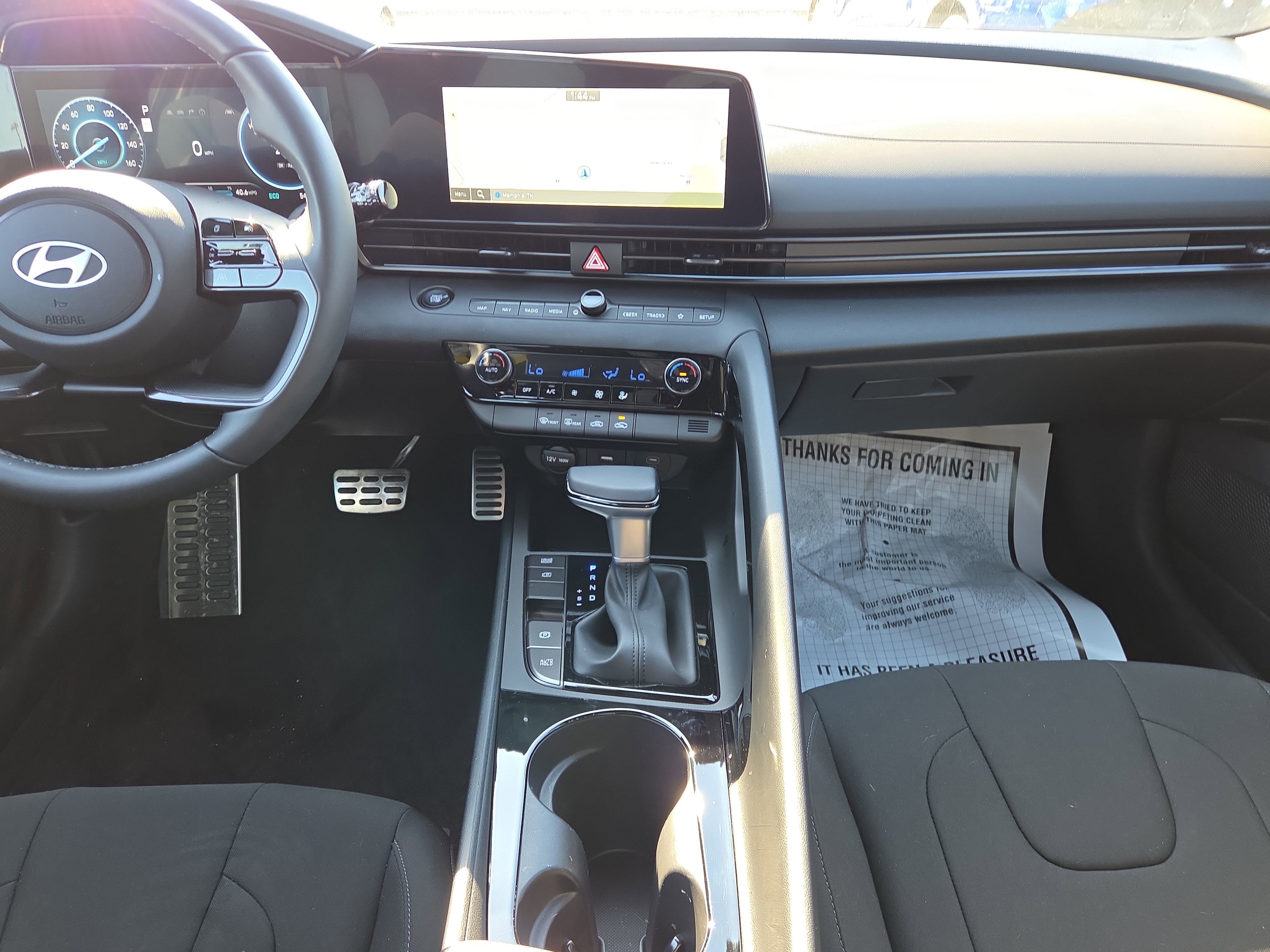 Used 2025 Hyundai Elantra SEL w/ Cargo Package image 15